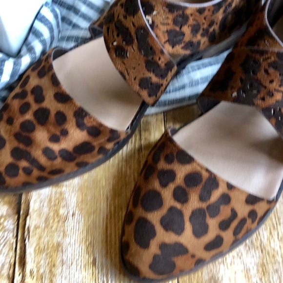 New! Leopard Criss Cross Flats with Zipper - Picture 5 of 8